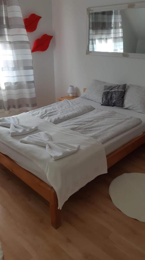 Rege Apartman Alsóörs Zewnętrze zdjęcie